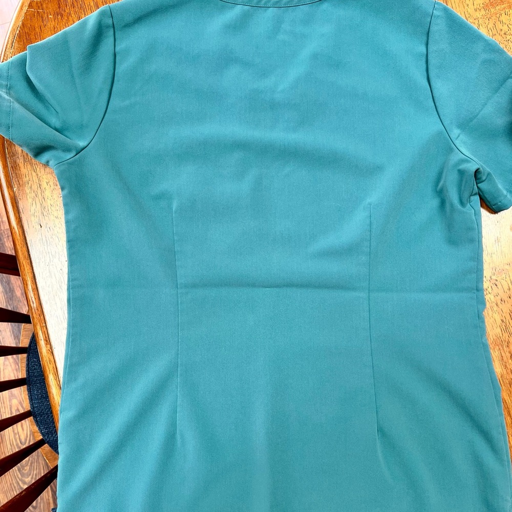 Figs Green Scrub Set with Pink Drawstring - Picture 3 of 12